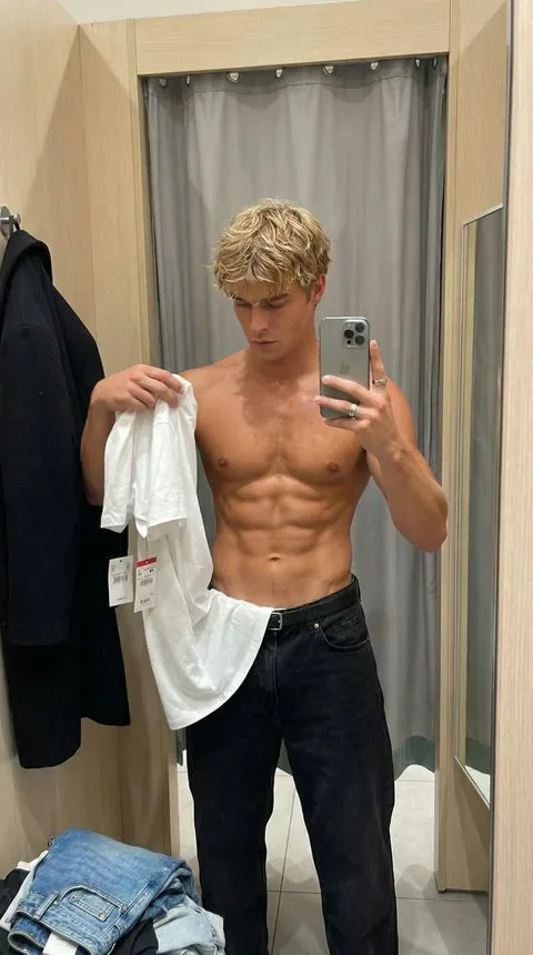 Athletic blonde AI boyfriend taking a mirror selfie